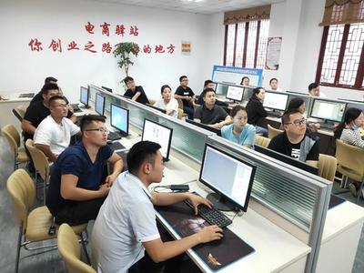 沭陽(yáng) 電商扶貧驛站成為花木電商“孵化器”與電子商務(wù)技術(shù)服務(wù)新引擎